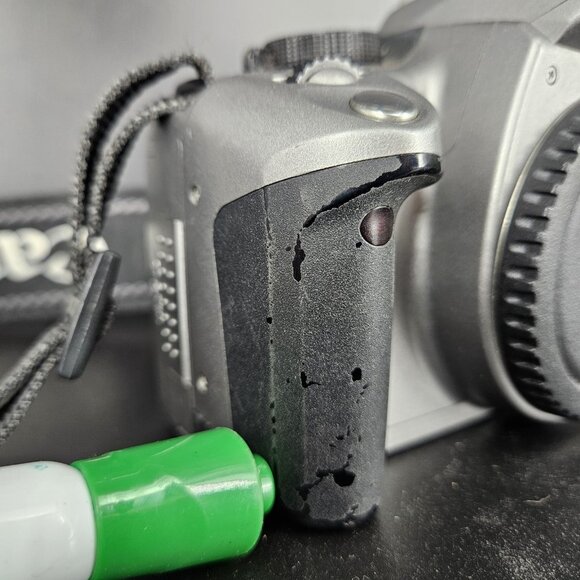 Vintage Canon EOS Digital Rebel XT Camera Body 8MP Made in Japan AS IS Parts Rep - Picture 3 of 12